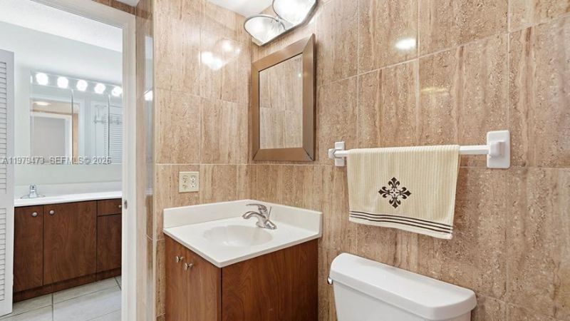 1825 S Ocean Dr, Unit 811, Hallandale Beach, FL 33009 Photo