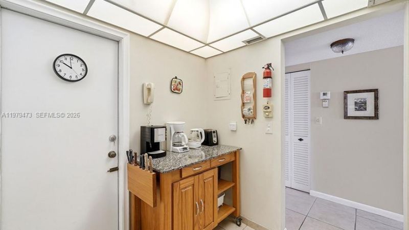 1825 S Ocean Dr, Unit 811, Hallandale Beach, FL 33009 Photo