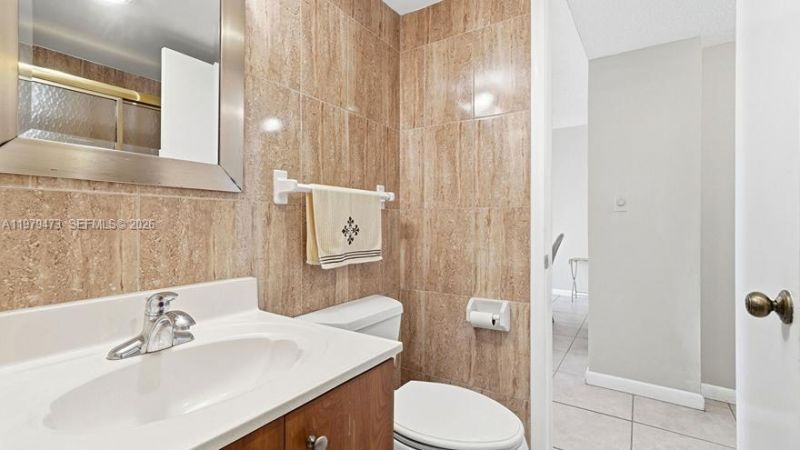 1825 S Ocean Dr, Unit 811, Hallandale Beach, FL 33009 Photo