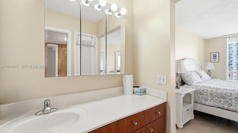 1825 S Ocean Dr, Unit 811, Hallandale Beach, FL 33009 Photo