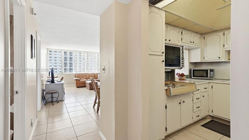 1825 S Ocean Dr, Unit 811, Hallandale Beach, FL 33009 Photo