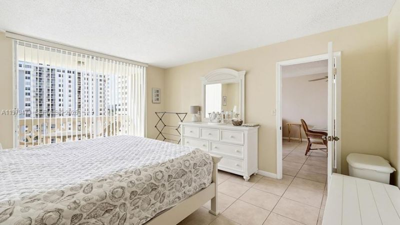 1825 S Ocean Dr, Unit 811, Hallandale Beach, FL 33009 Photo