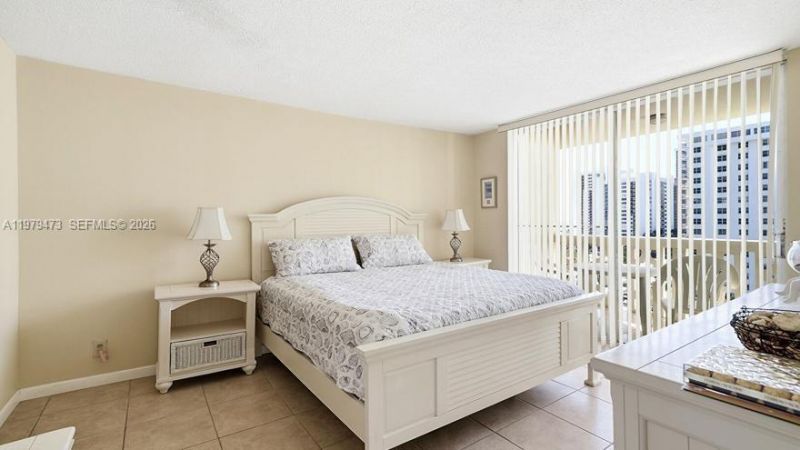 1825 S Ocean Dr, Unit 811, Hallandale Beach, FL 33009 Photo