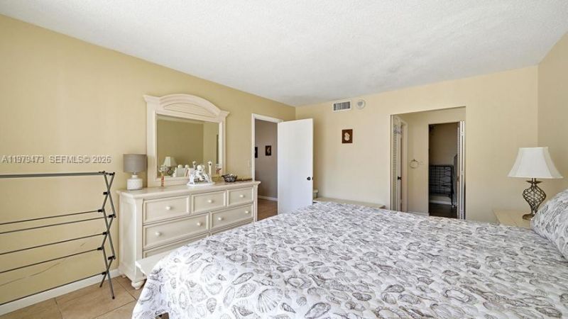 1825 S Ocean Dr, Unit 811, Hallandale Beach, FL 33009 Photo