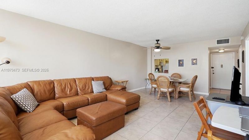 1825 S Ocean Dr, Unit 811, Hallandale Beach, FL 33009 Photo