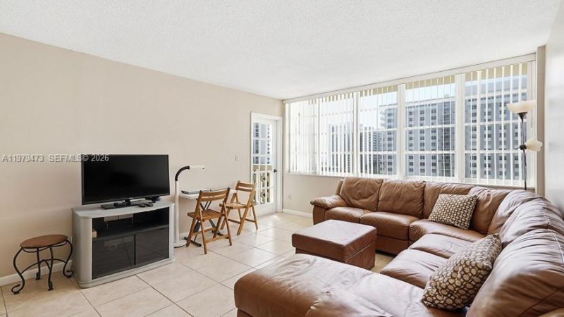 1825 S Ocean Dr, Unit 811, Hallandale Beach, FL 33009 Photo