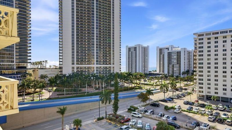 1825 S Ocean Dr, Unit 811, Hallandale Beach, FL 33009 Photo