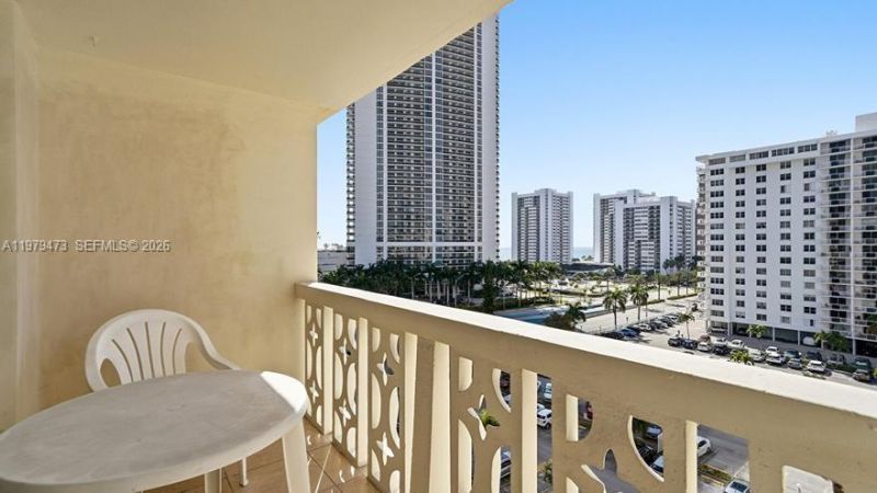 1825 S Ocean Dr, Unit 811, Hallandale Beach, FL 33009 Photo