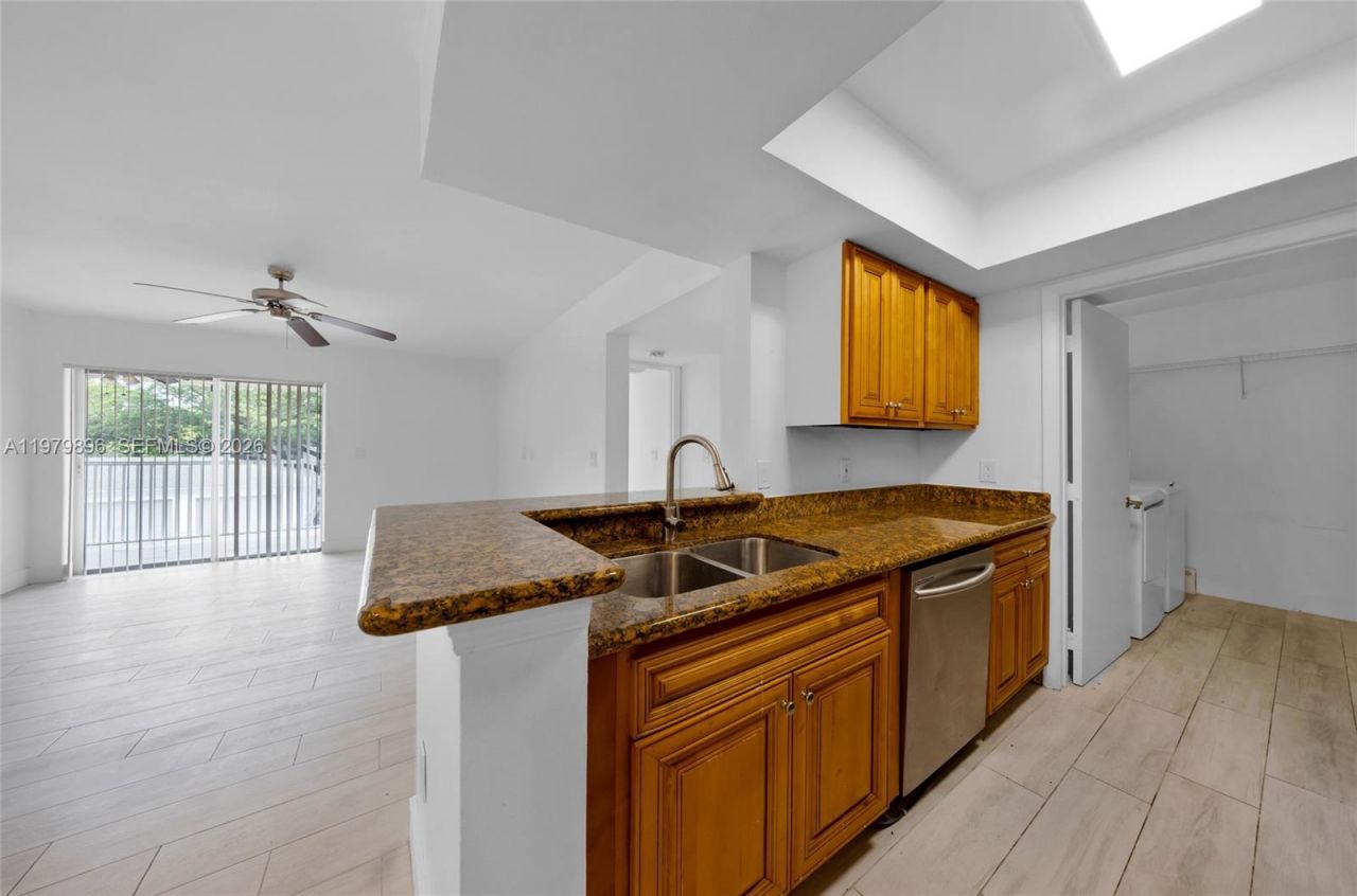 5760 Rock Island Rd, Unit 321, Tamarac, FL 33319 Photo