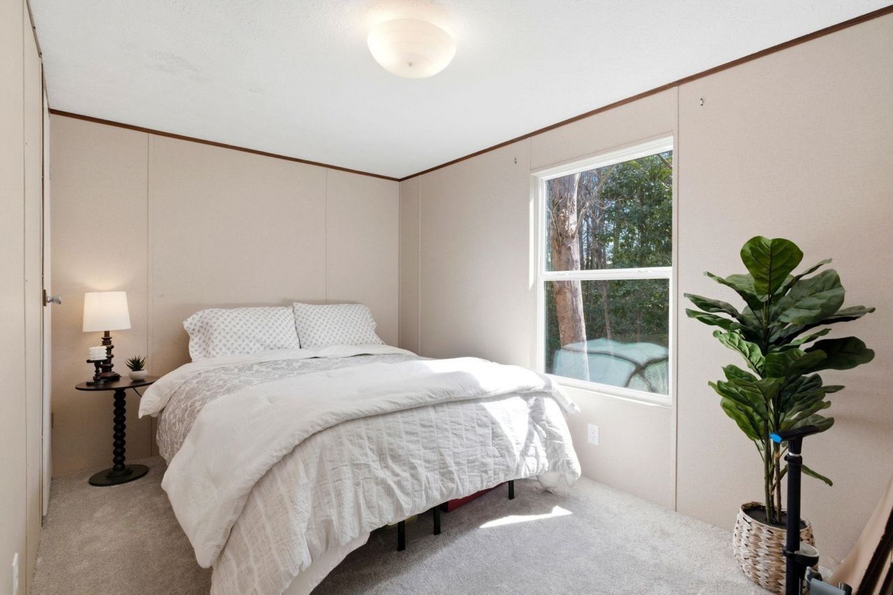 120 Yale Pl. Photo 10