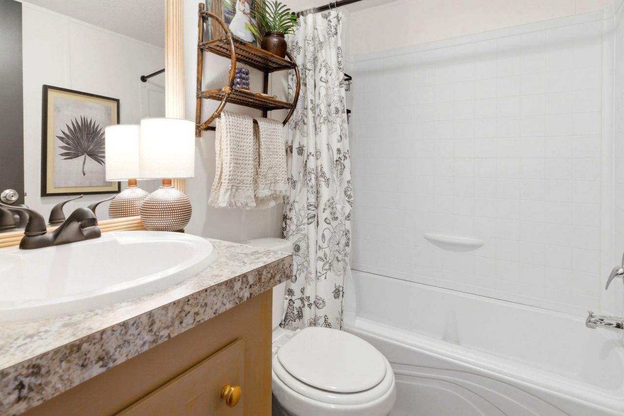 120 Yale Pl. Photo 15