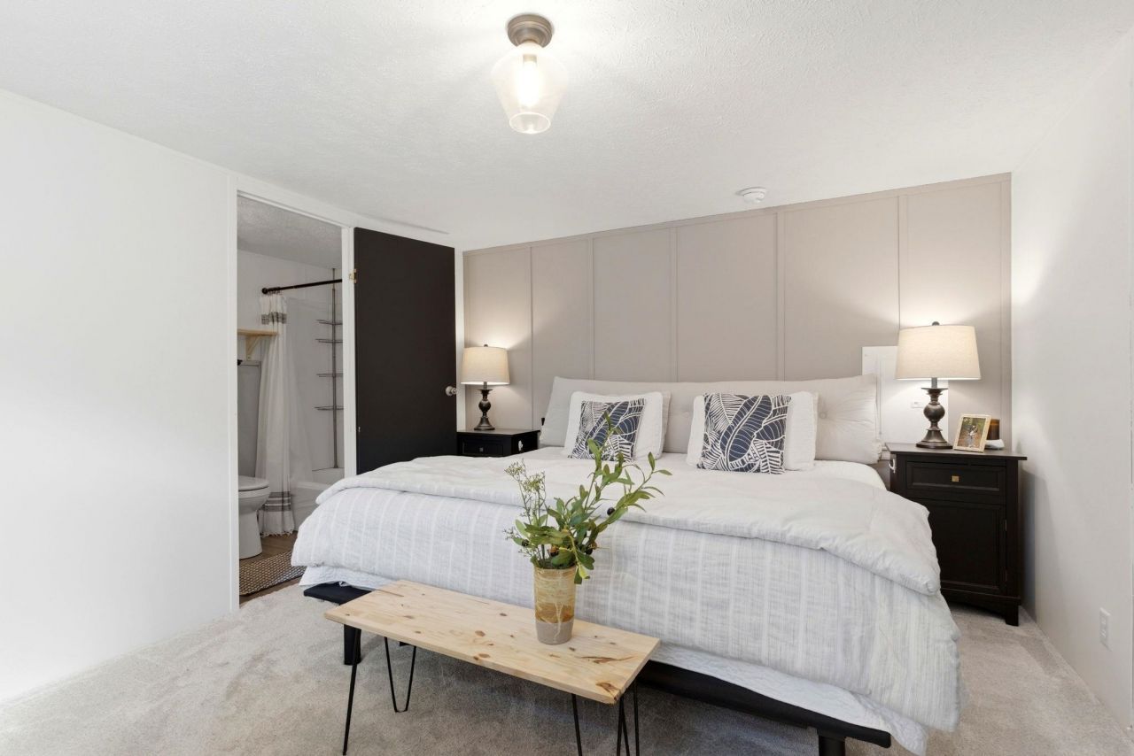 120 Yale Pl. Photo 16