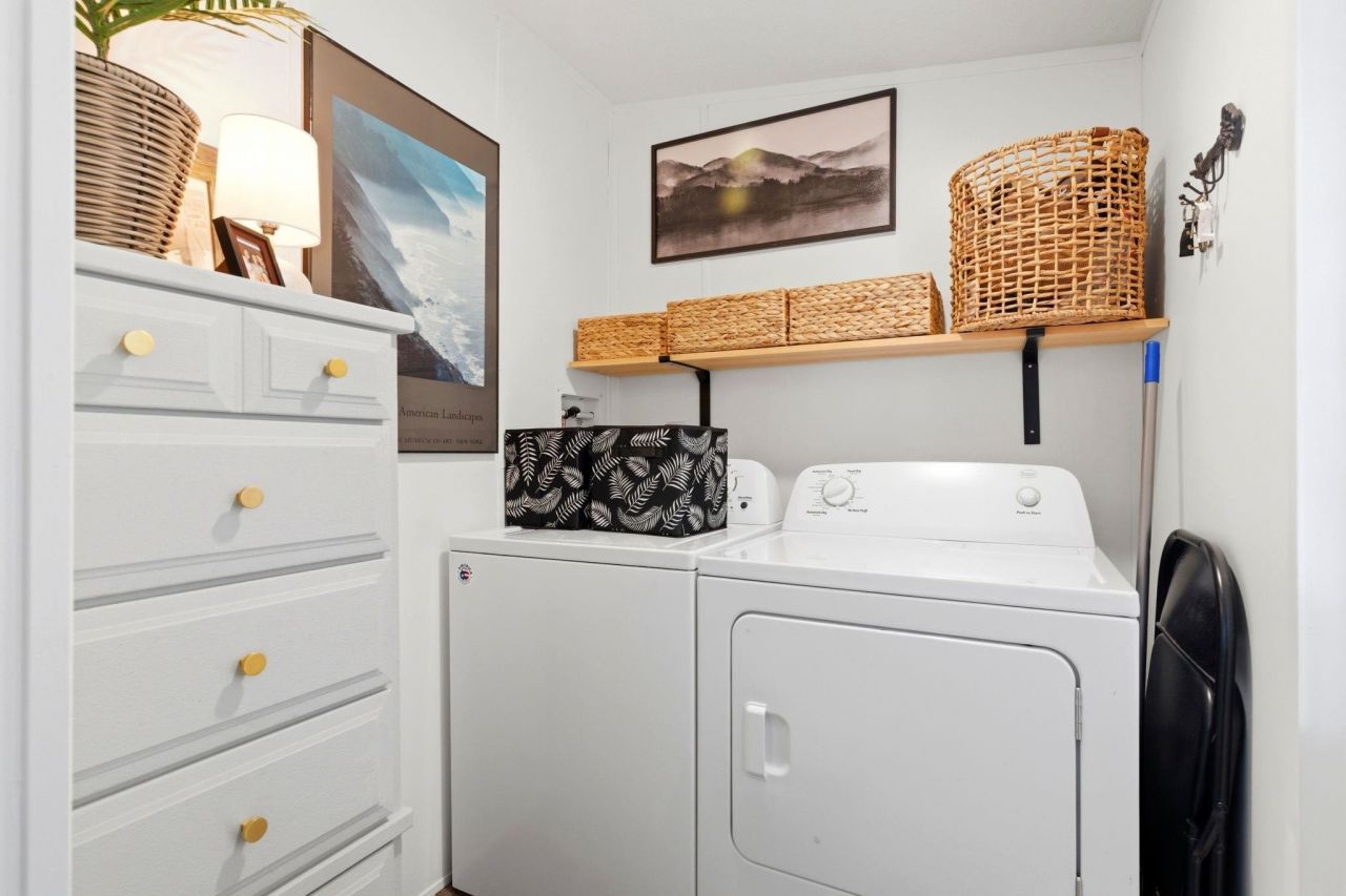 120 Yale Pl. Photo 18