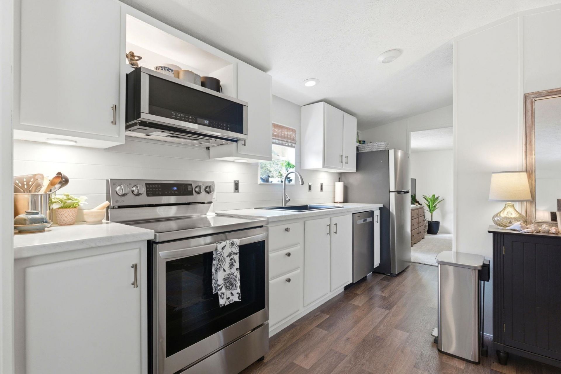 120 Yale Pl. Photo 22