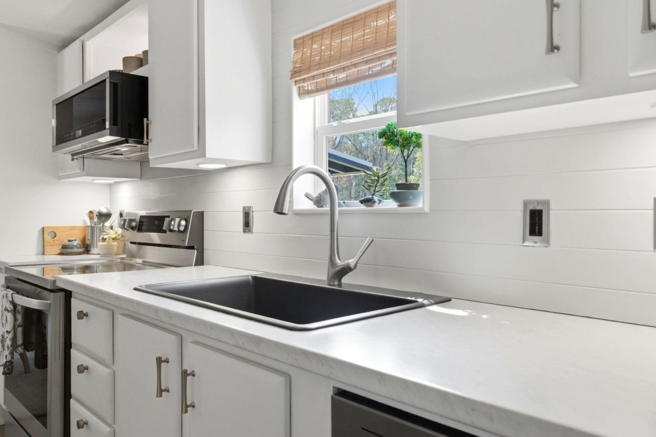 120 Yale Pl. Photo 23