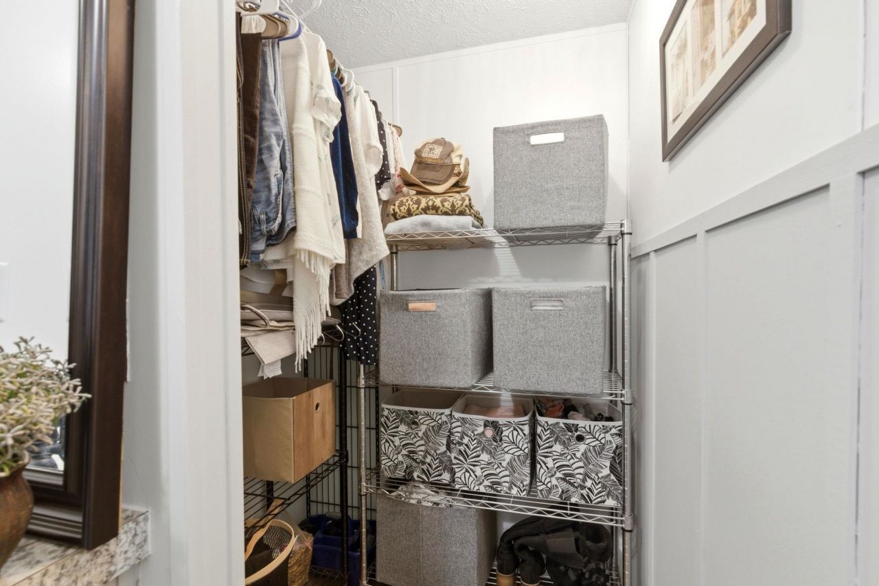 120 Yale Pl. Photo 24