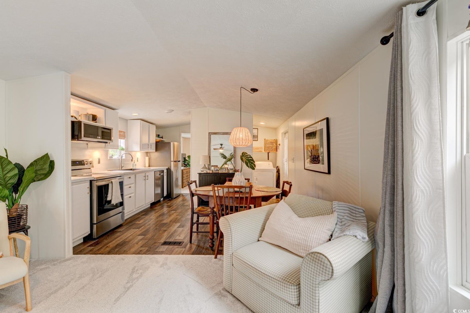 120 Yale Pl. Photo 7