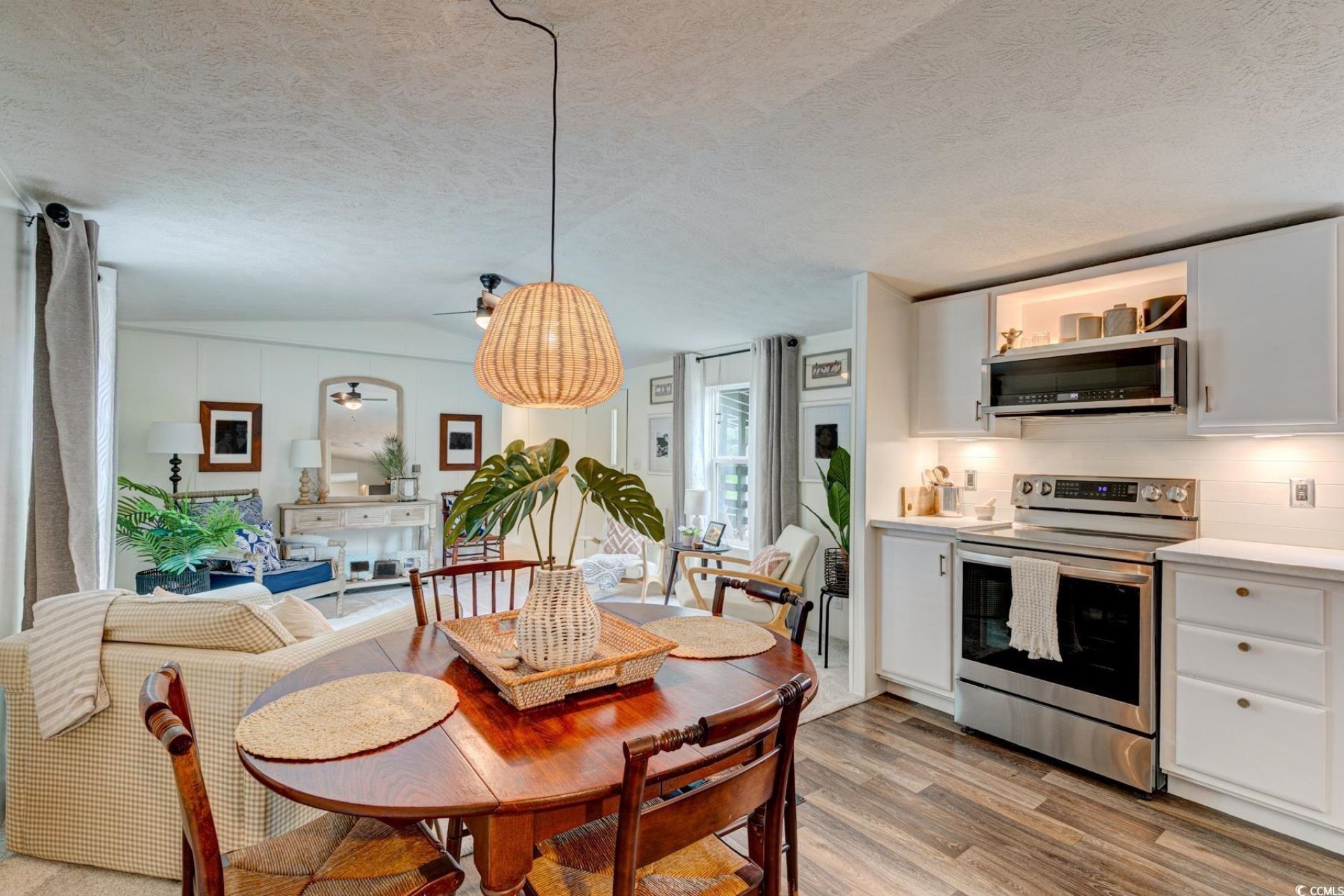 120 Yale Pl. Photo 8