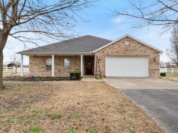 954 NW Main Street , Gentry, AR 72734