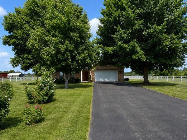 954 NW Main Street, Gentry, AR 72734