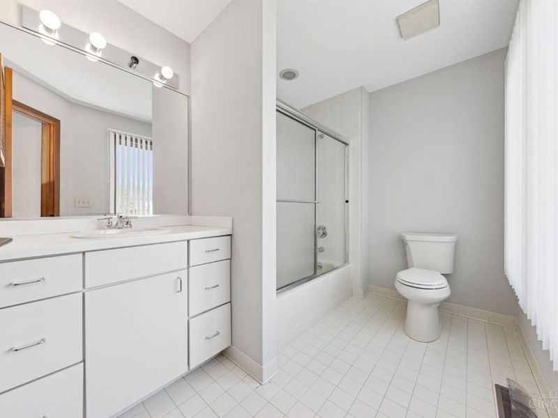 10301 Giverny Boulevard, Evendale, OH 45241 Photo 41