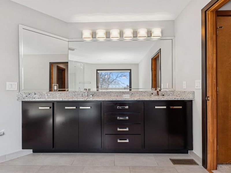 10301 Giverny Boulevard, Evendale, OH 45241 Photo 49