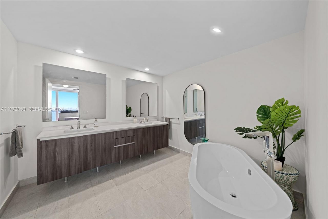 488 NE 18th St , Unit 2112, Miami, FL 33132 Photo