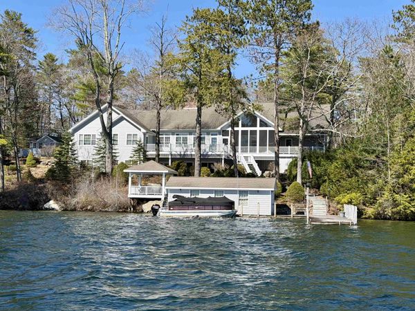 6 Governor Wentworth Highway, Tuftonboro, NH 03816