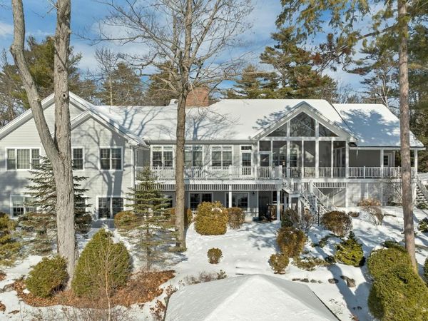 6 Governor Wentworth Highway, Tuftonboro, NH 03816