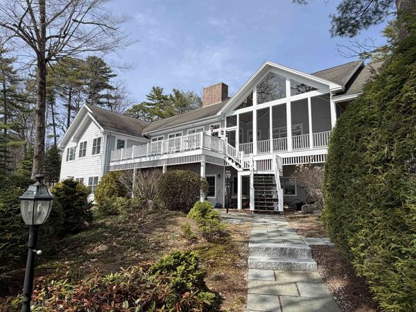 6 Governor Wentworth Highway, Tuftonboro, NH 03816