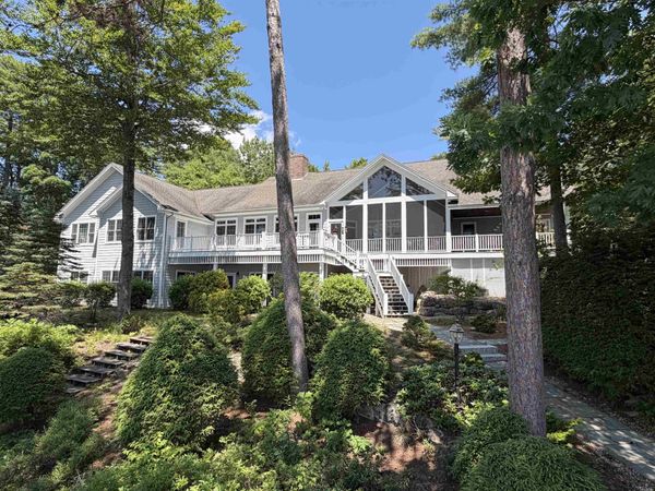 6 Governor Wentworth Highway, Tuftonboro, NH 03816