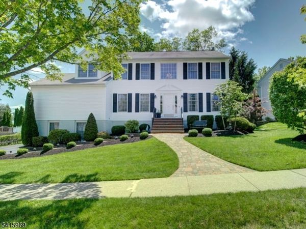 37 Fox Chase Ln, Roxbury, NJ 07852