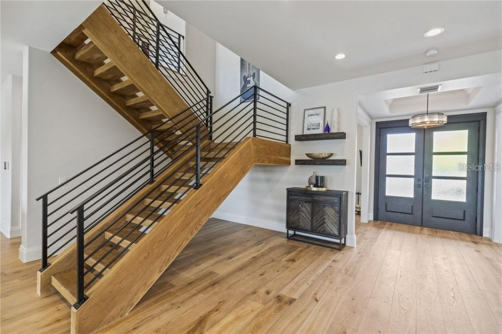 2060 Illinois Avenue Ne, Saint Petersburg, FL 33703 Photo