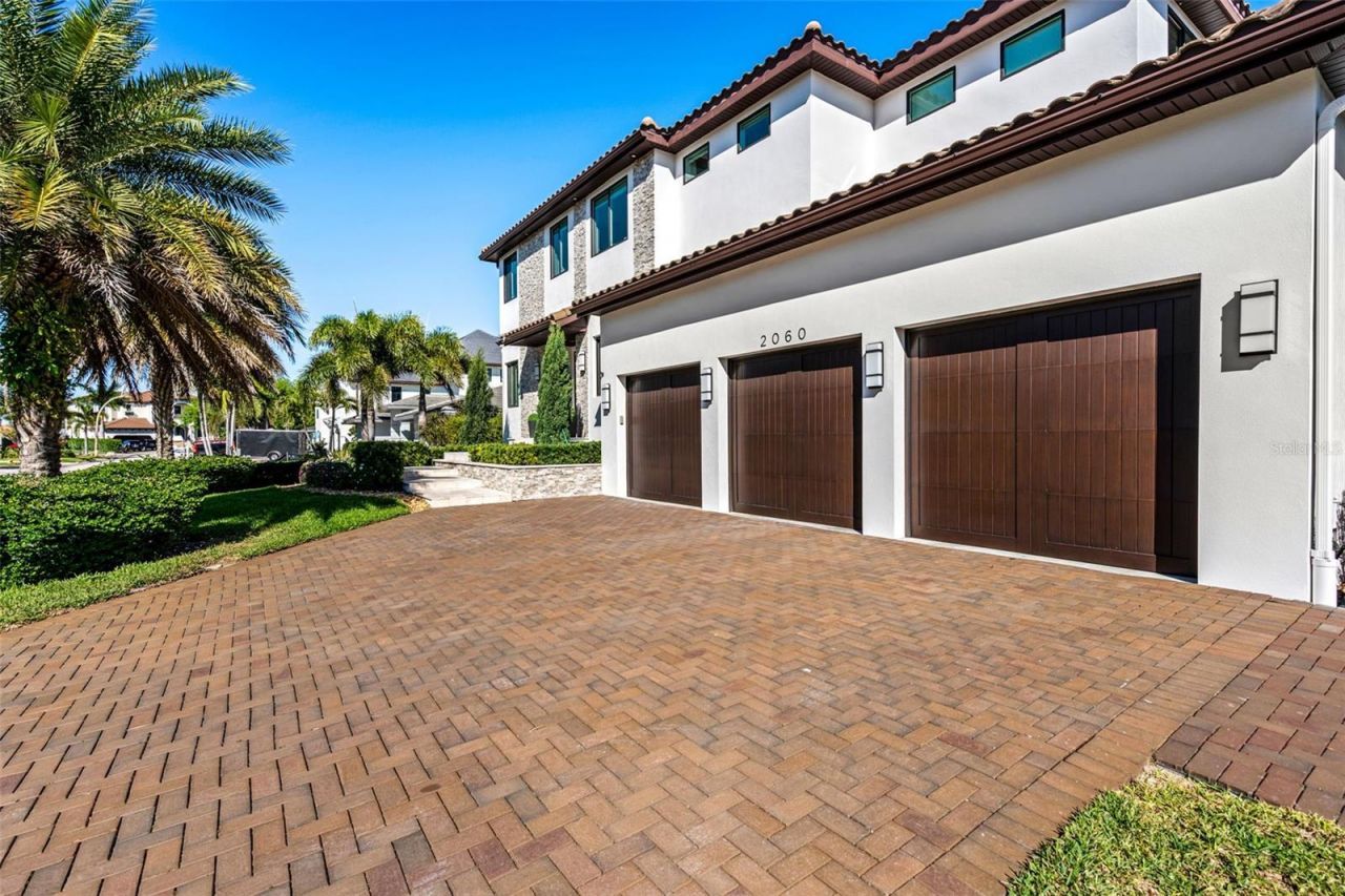 2060 Illinois Avenue Ne, Saint Petersburg, FL 33703 Photo