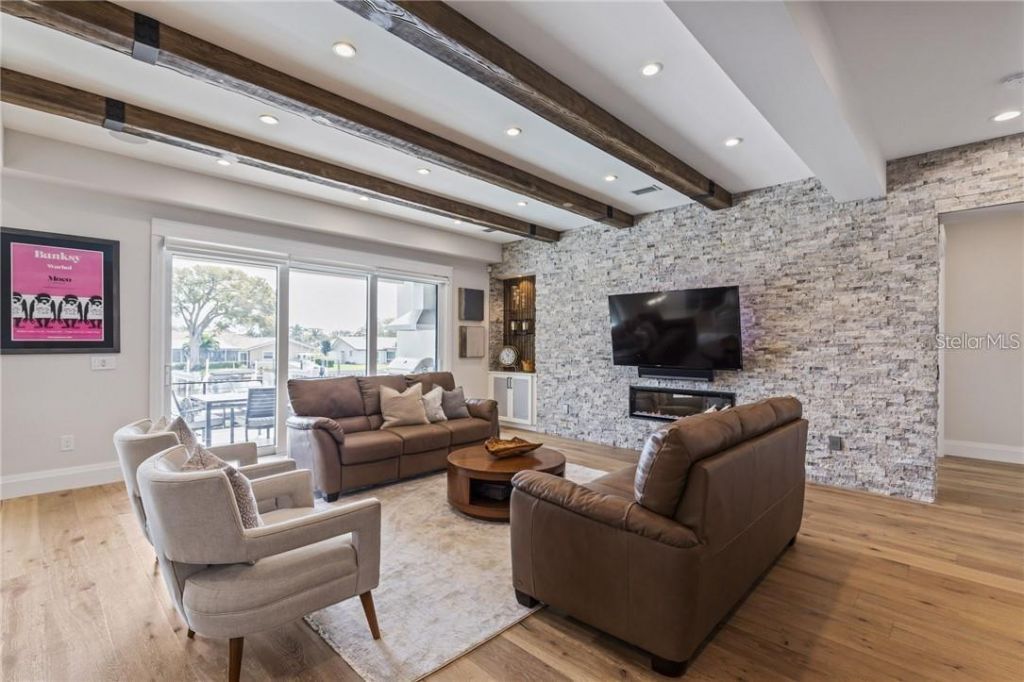 2060 Illinois Avenue Ne, Saint Petersburg, FL 33703 Photo