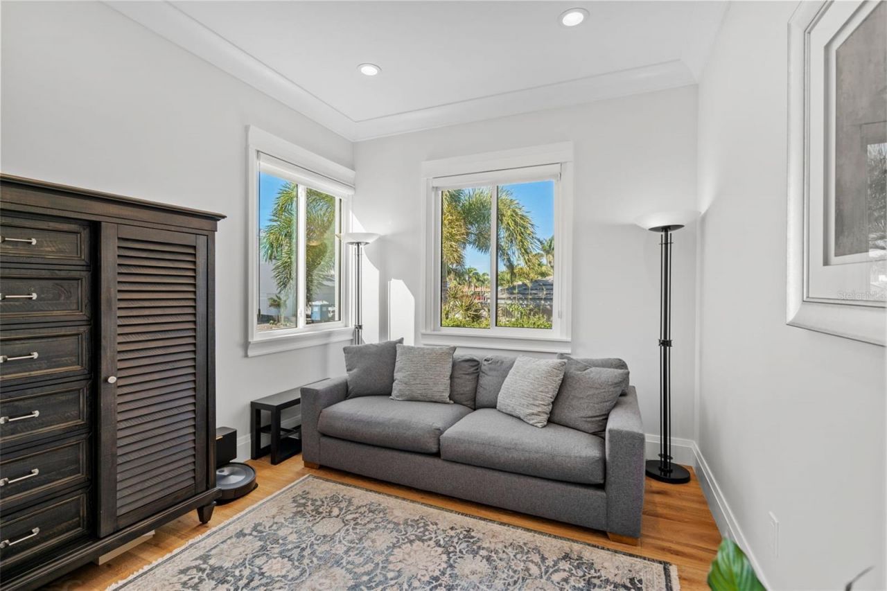 2060 Illinois Avenue Ne, Saint Petersburg, FL 33703 Photo