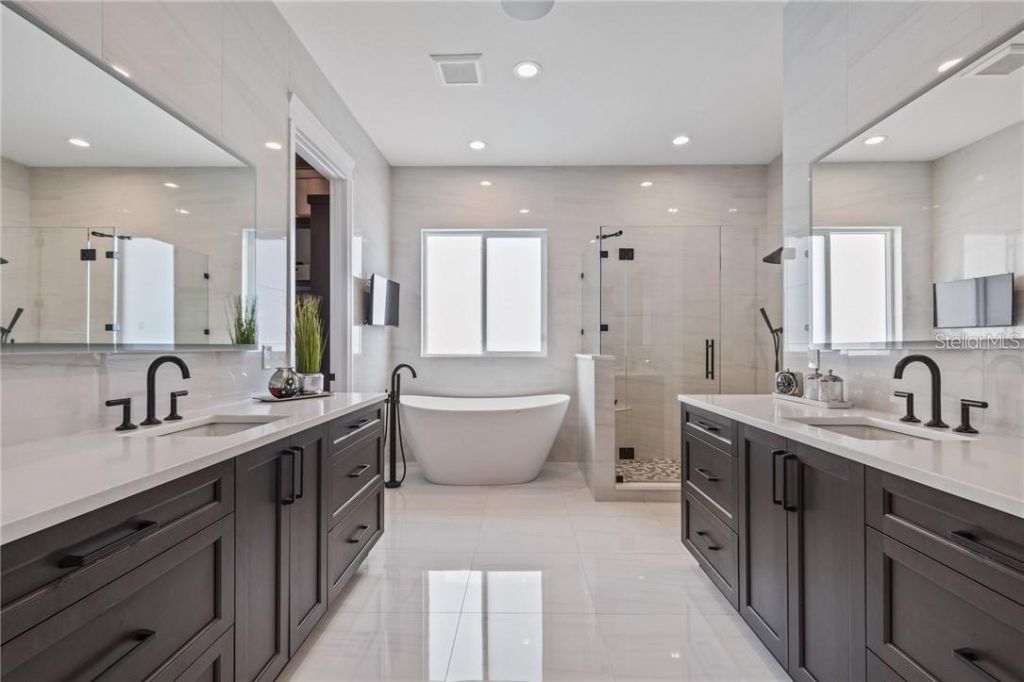 2060 Illinois Avenue Ne, Saint Petersburg, FL 33703 Photo