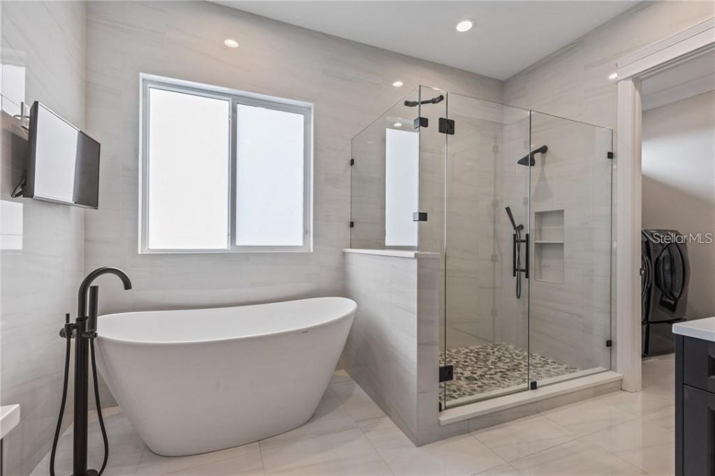 2060 Illinois Avenue Ne, Saint Petersburg, FL 33703 Photo