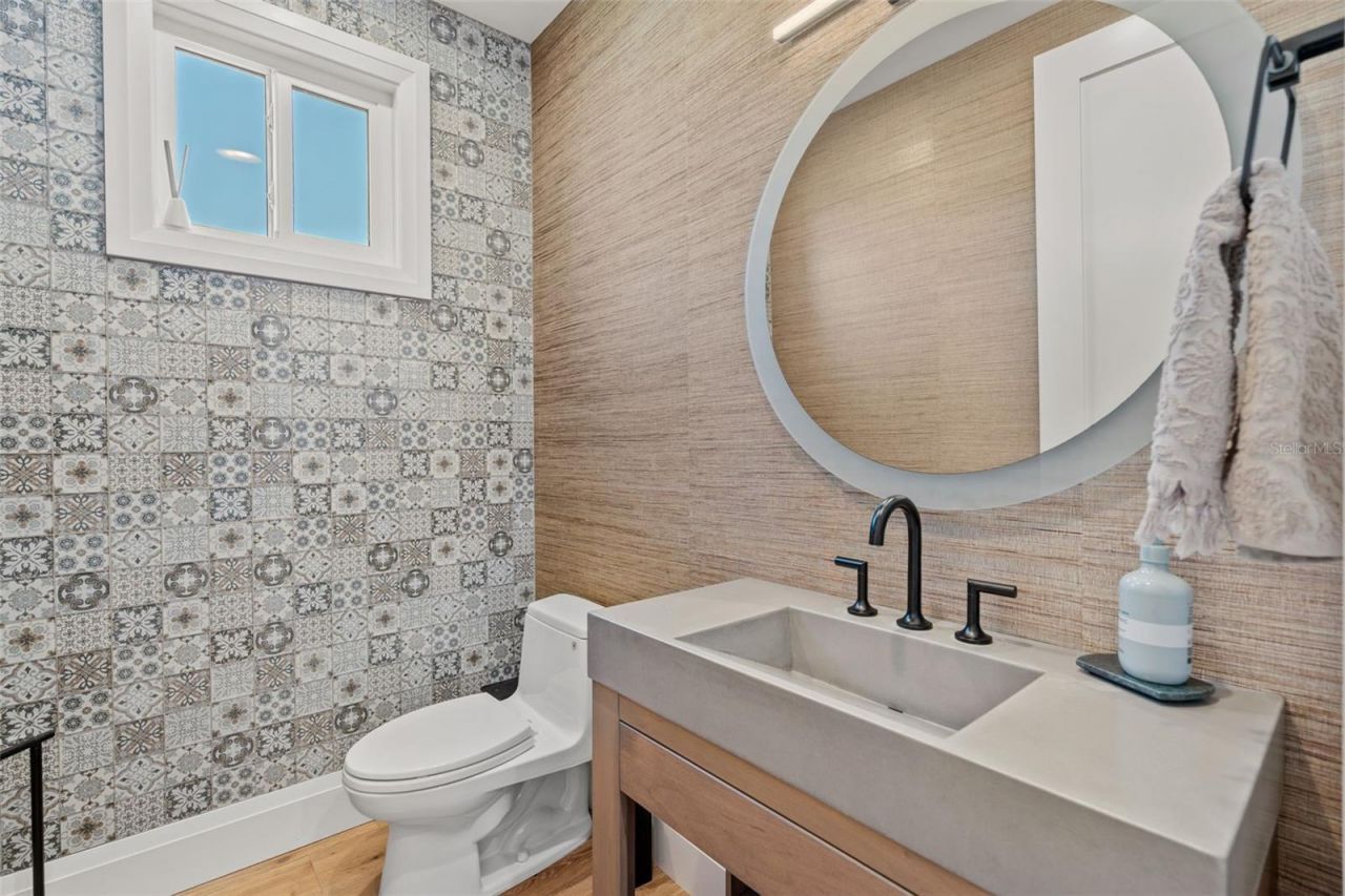 2060 Illinois Avenue Ne, Saint Petersburg, FL 33703 Photo