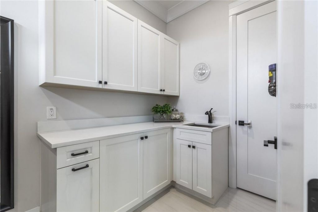 2060 Illinois Avenue Ne, Saint Petersburg, FL 33703 Photo