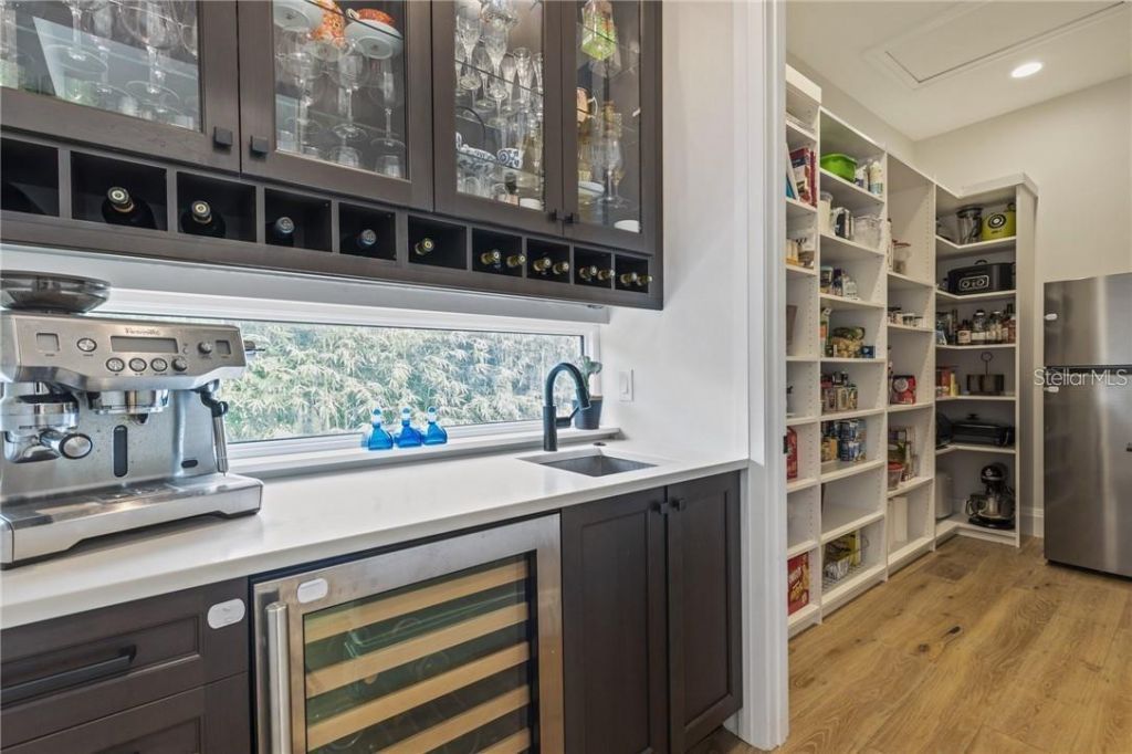 2060 Illinois Avenue Ne, Saint Petersburg, FL 33703 Photo