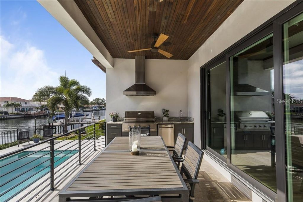 2060 Illinois Avenue Ne, Saint Petersburg, FL 33703 Photo