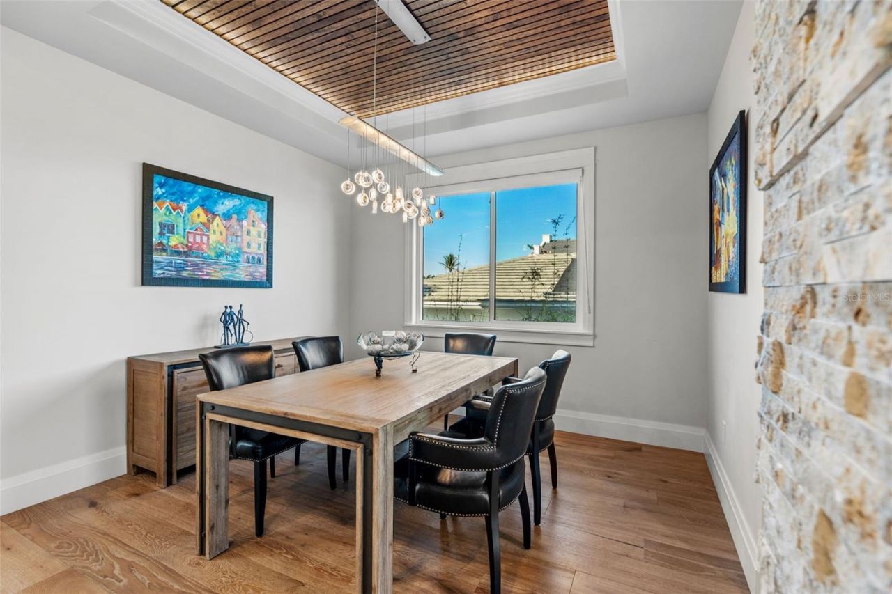 2060 Illinois Avenue Ne, Saint Petersburg, FL 33703 Photo