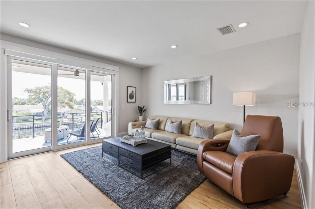 2060 Illinois Avenue Ne, Saint Petersburg, FL 33703 Photo