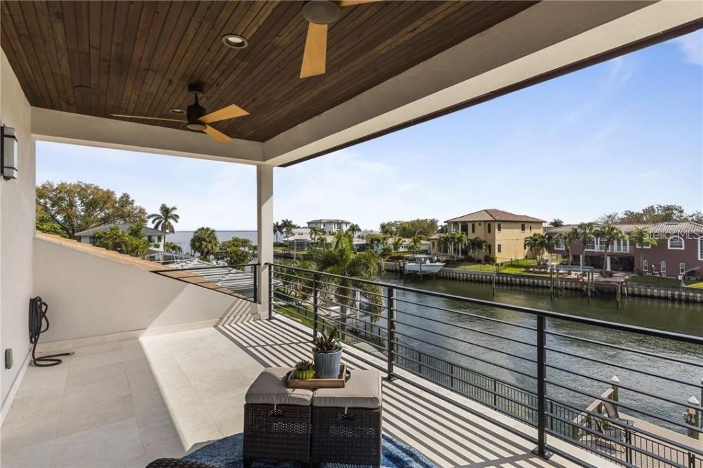 2060 Illinois Avenue Ne, Saint Petersburg, FL 33703 Photo