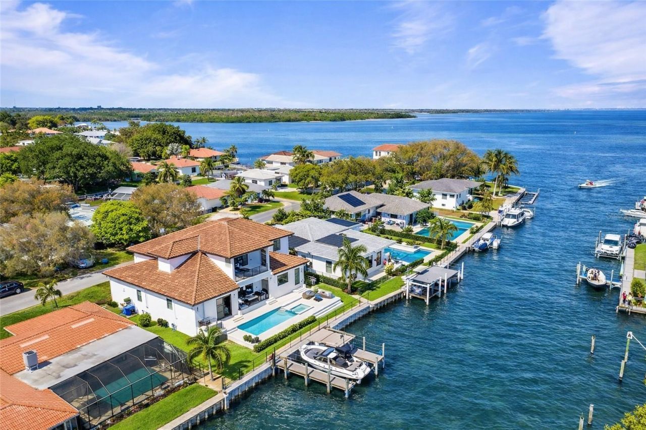 2060 Illinois Avenue Ne, Saint Petersburg, FL 33703 Photo