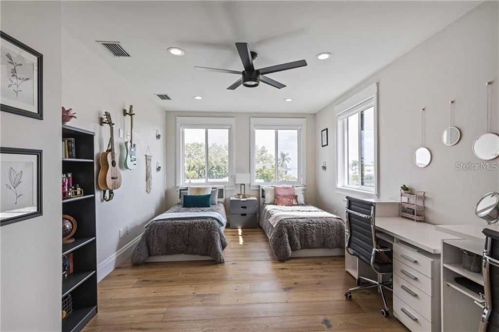 2060 Illinois Avenue Ne, Saint Petersburg, FL 33703 Photo