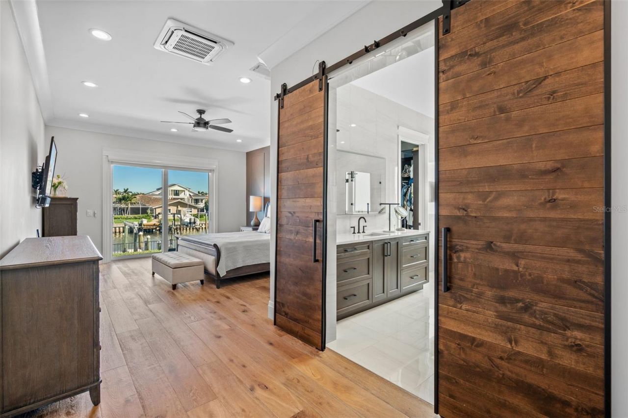 2060 Illinois Avenue Ne, Saint Petersburg, FL 33703 Photo