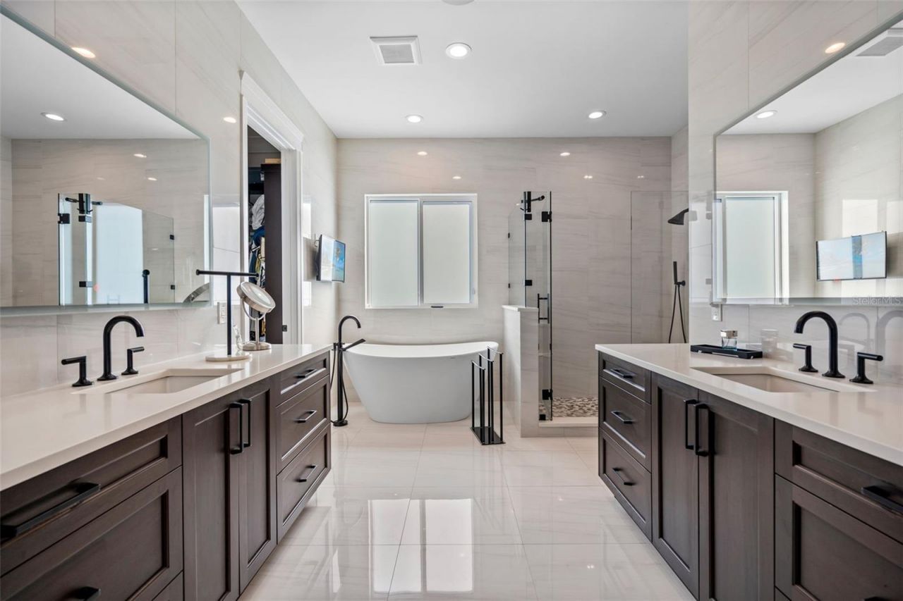 2060 Illinois Avenue Ne, Saint Petersburg, FL 33703 Photo