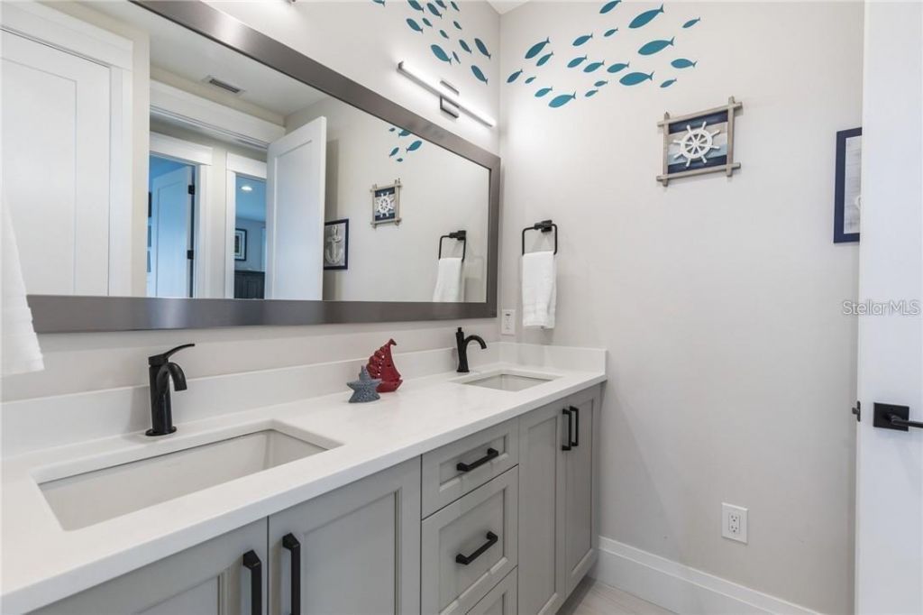 2060 Illinois Avenue Ne, Saint Petersburg, FL 33703 Photo